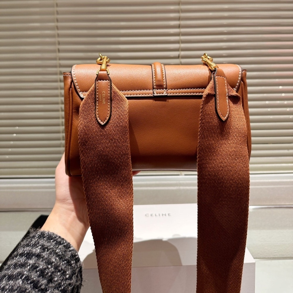 GIFT SET: CELINE TEEN SOFT 16 IN TAN & SMALL TRIFOLD WALLET 16 IN SATINATED TAN - Image 4