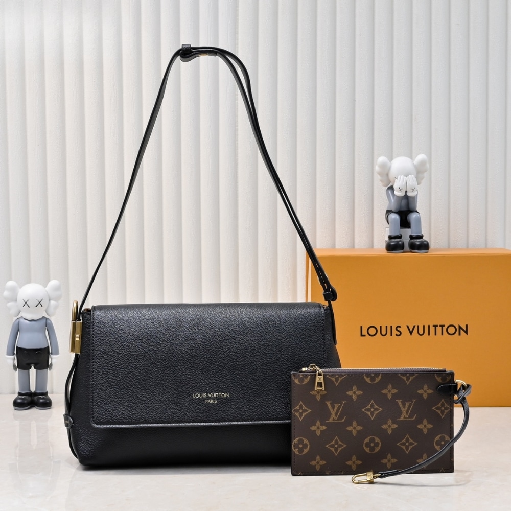 Alternative view of LOUIS VUITTON LOW KEY MESSENGER BLACK 30CM M13148