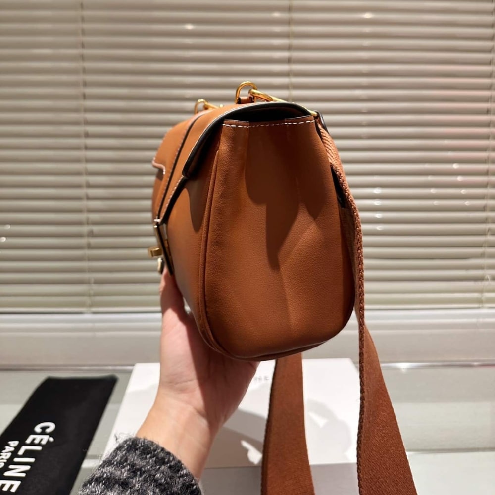 GIFT SET: CELINE TEEN SOFT 16 IN TAN & SMALL TRIFOLD WALLET 16 IN SATINATED TAN - Image 5