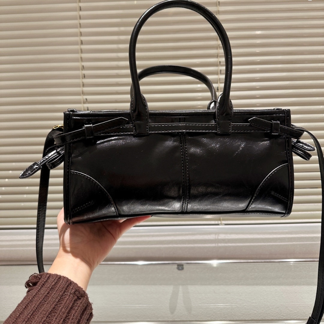 GIFT SET: PRADA MEDIUM HANDBAG BLACK & SAFFIANO VERTICAL SHORT WALLET - Image 3