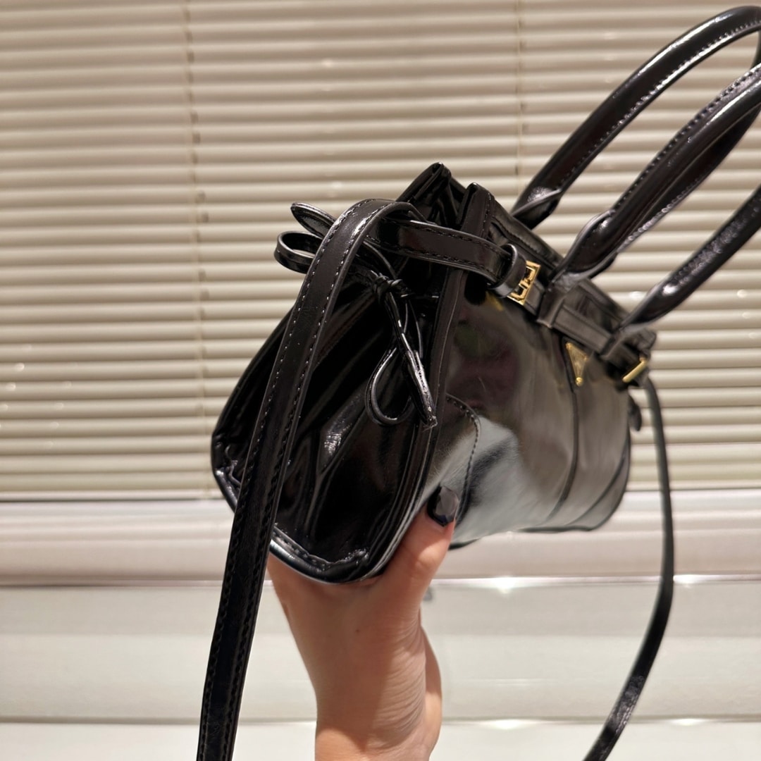 GIFT SET: PRADA MEDIUM HANDBAG BLACK & SAFFIANO VERTICAL SHORT WALLET - Image 6