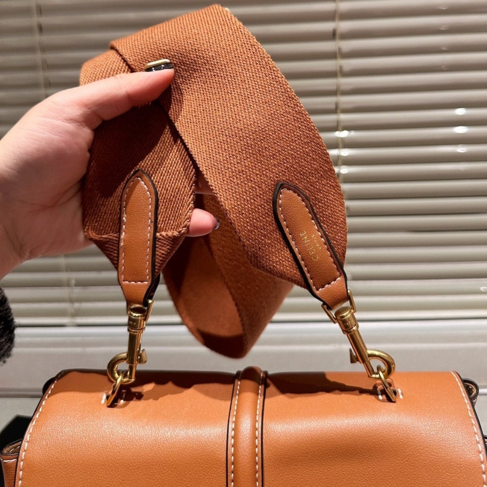 GIFT SET: CELINE TEEN SOFT 16 IN TAN & SMALL TRIFOLD WALLET 16 IN SATINATED TAN - Image 6