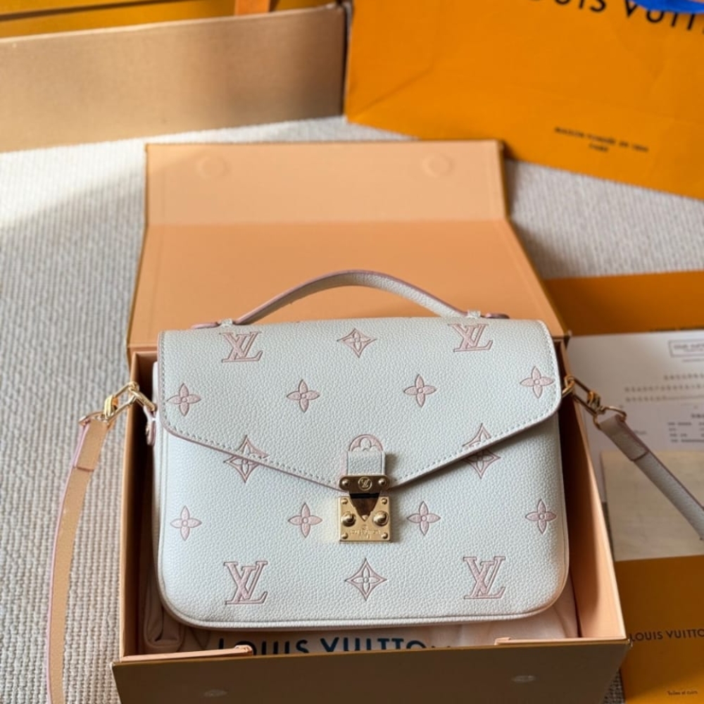 Alternative view of Louis Vuitton Pochette Métis Eden 25Cm M14977