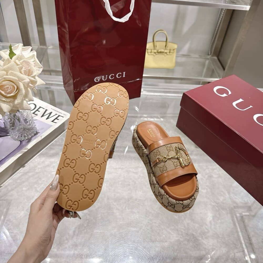GUCCI WOMEN’S PLATFORM SLIDES WITH HORSEBIT BROWN - Image 7