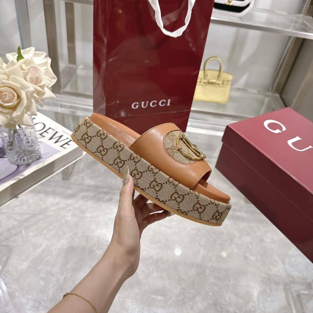 GUCCI WOMEN’S PLATFORM SLIDES WITH HORSEBIT BROWN - Image 5