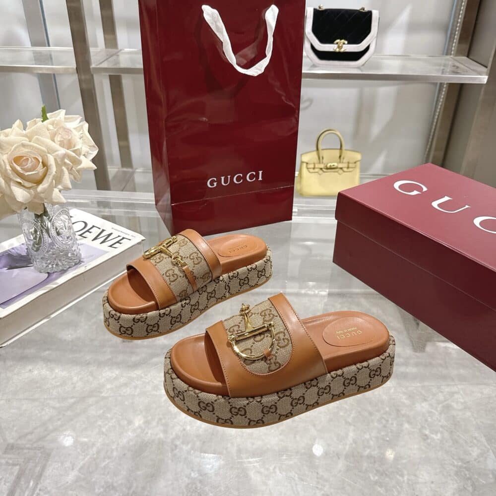 GUCCI WOMEN’S PLATFORM SLIDES WITH HORSEBIT BROWN - Image 4