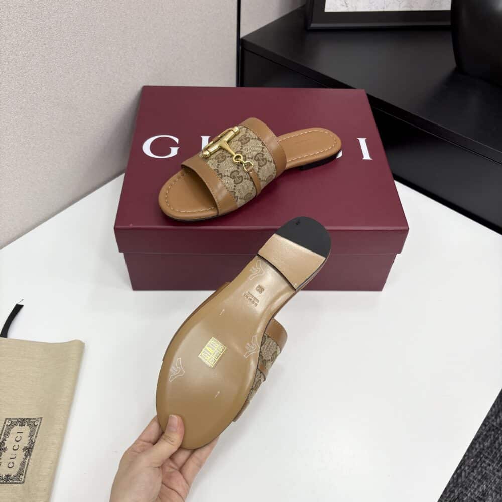 GUCCI WOMEN'S SLIDE SANDAL WITH HORSEBIT LIGHT BROWN 834427 AAE05 2747 - Image 4