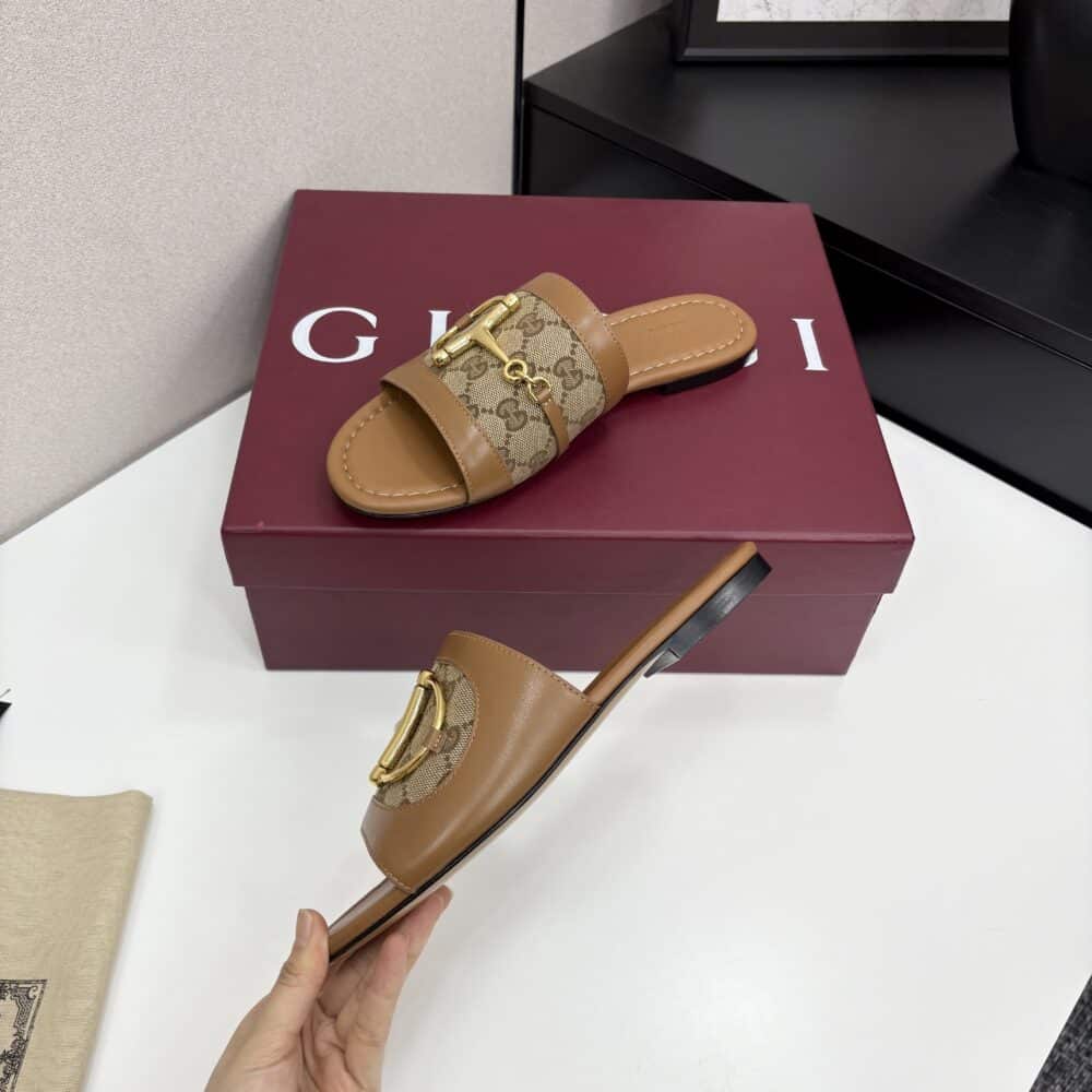 GUCCI WOMEN'S SLIDE SANDAL WITH HORSEBIT LIGHT BROWN 834427 AAE05 2747 - Image 3