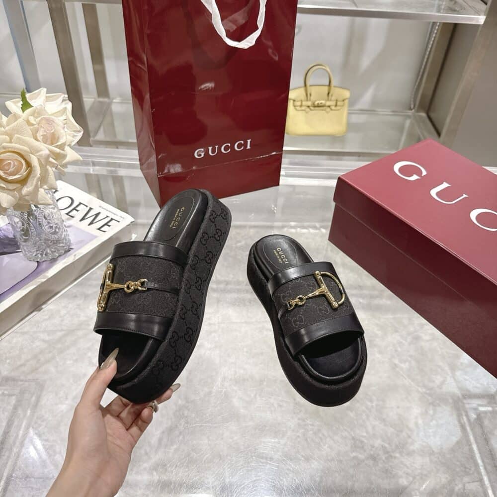 GUCCI WOMEN’S PLATFORM SLIDES WITH HORSEBIT BLACK - Image 6