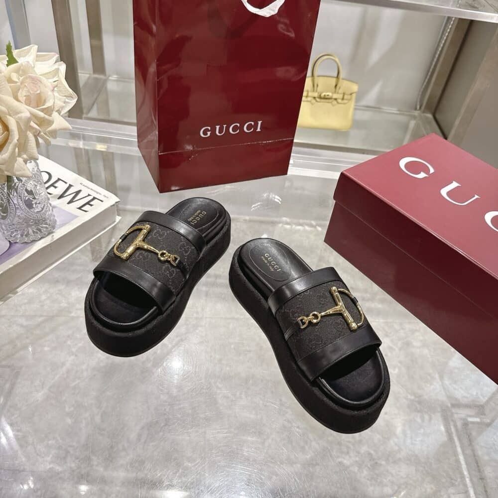 GUCCI WOMEN’S PLATFORM SLIDES WITH HORSEBIT BLACK - Image 4
