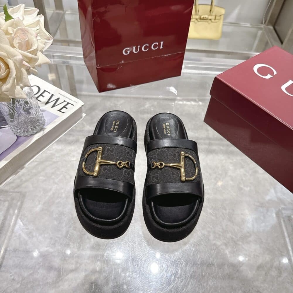 GUCCI WOMEN’S PLATFORM SLIDES WITH HORSEBIT BLACK - Image 3