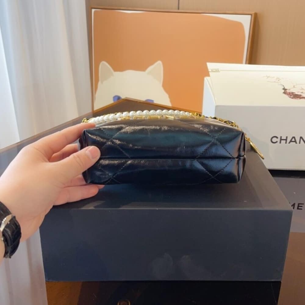 SUMMER SET: CHANEL 22 MINI HANDBAG CRYSTAL PEARLS BLACK & CC PEARL DROP EARRINGS - Image 3