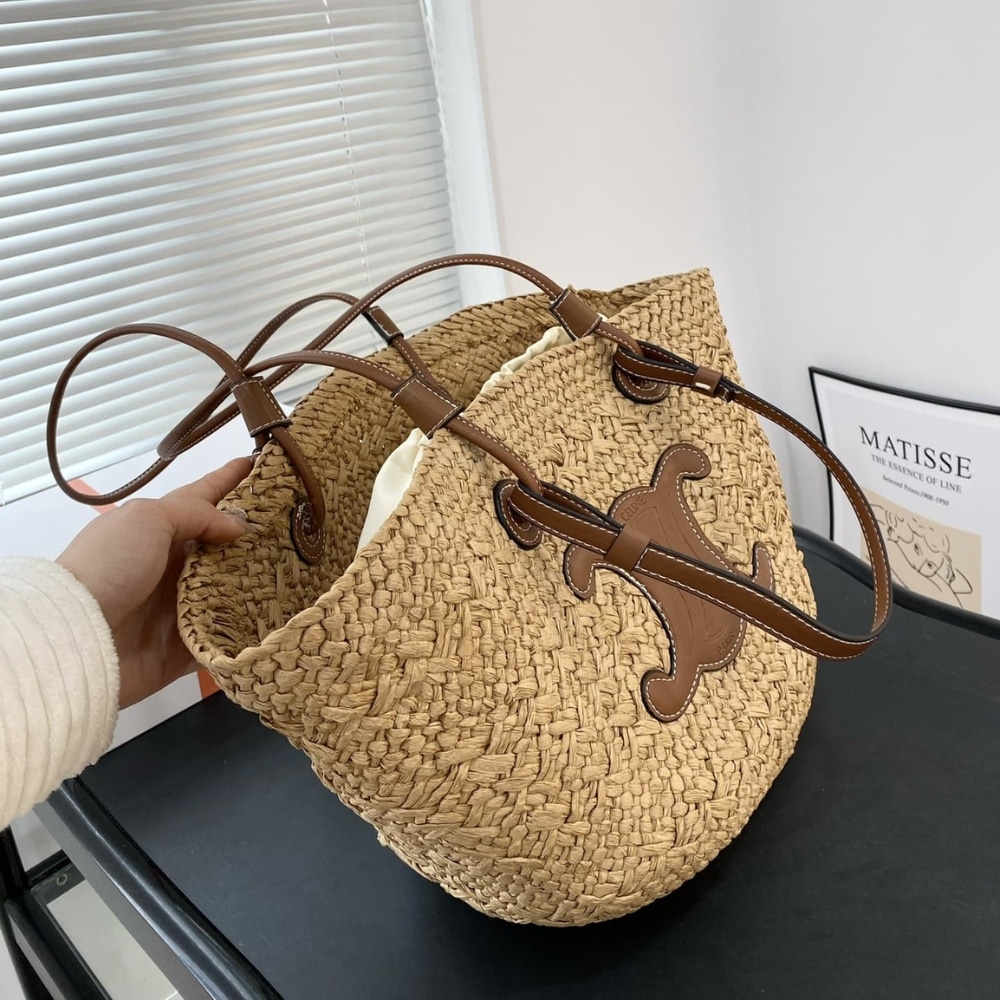 SUMMER SET: CELINE TRIOMPHE PANIER IN RAFFIA AND CALFSKIN TAN & SUNGLASSES METAL OVALE GOLD - Image 7