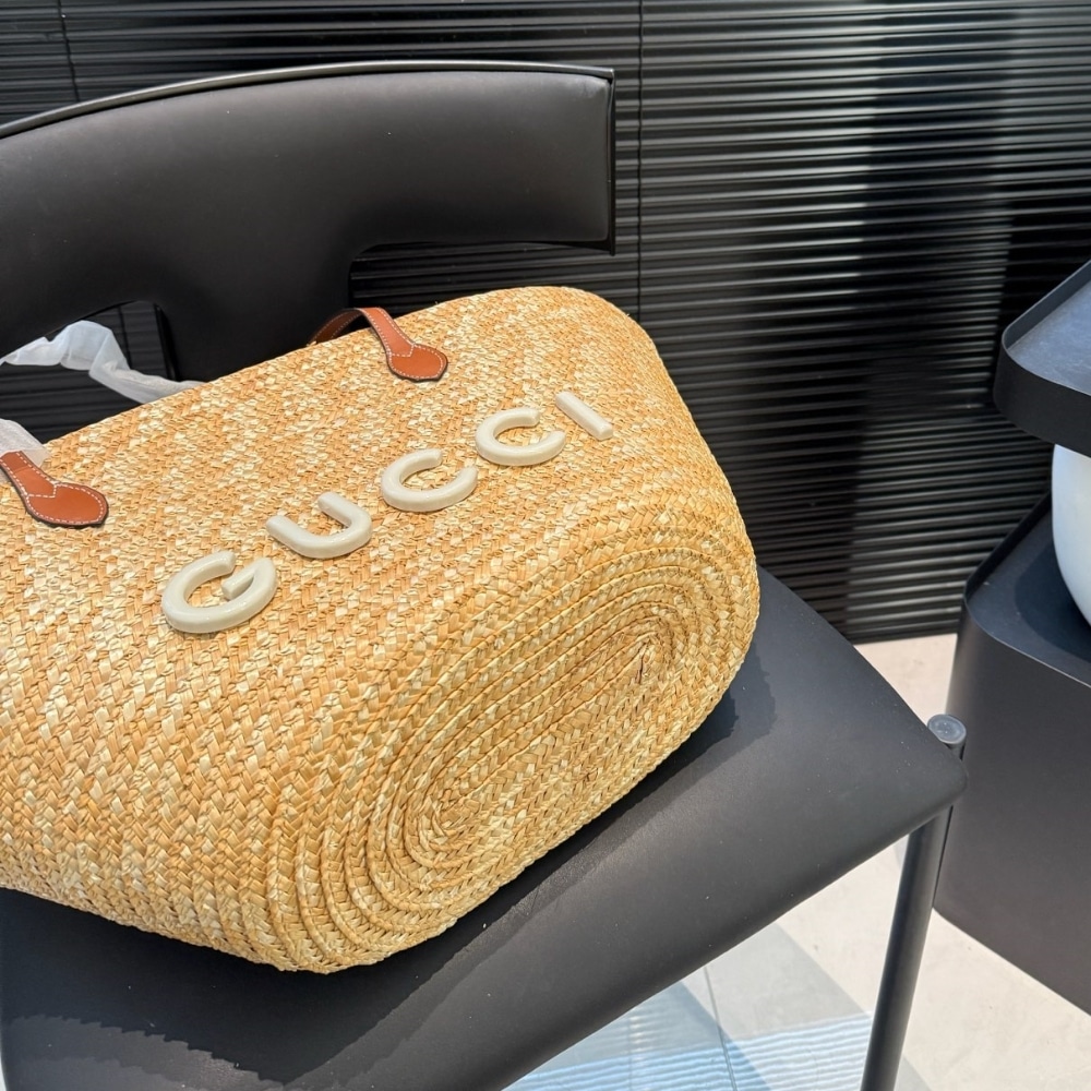 SUMMER SET: GUCCI MEDIUM STRAW TOTE WITH PATCH NATURAL 27CM & SANDAL WITH DOUBLE G NATURAL RAFFIA BROWN - Image 4