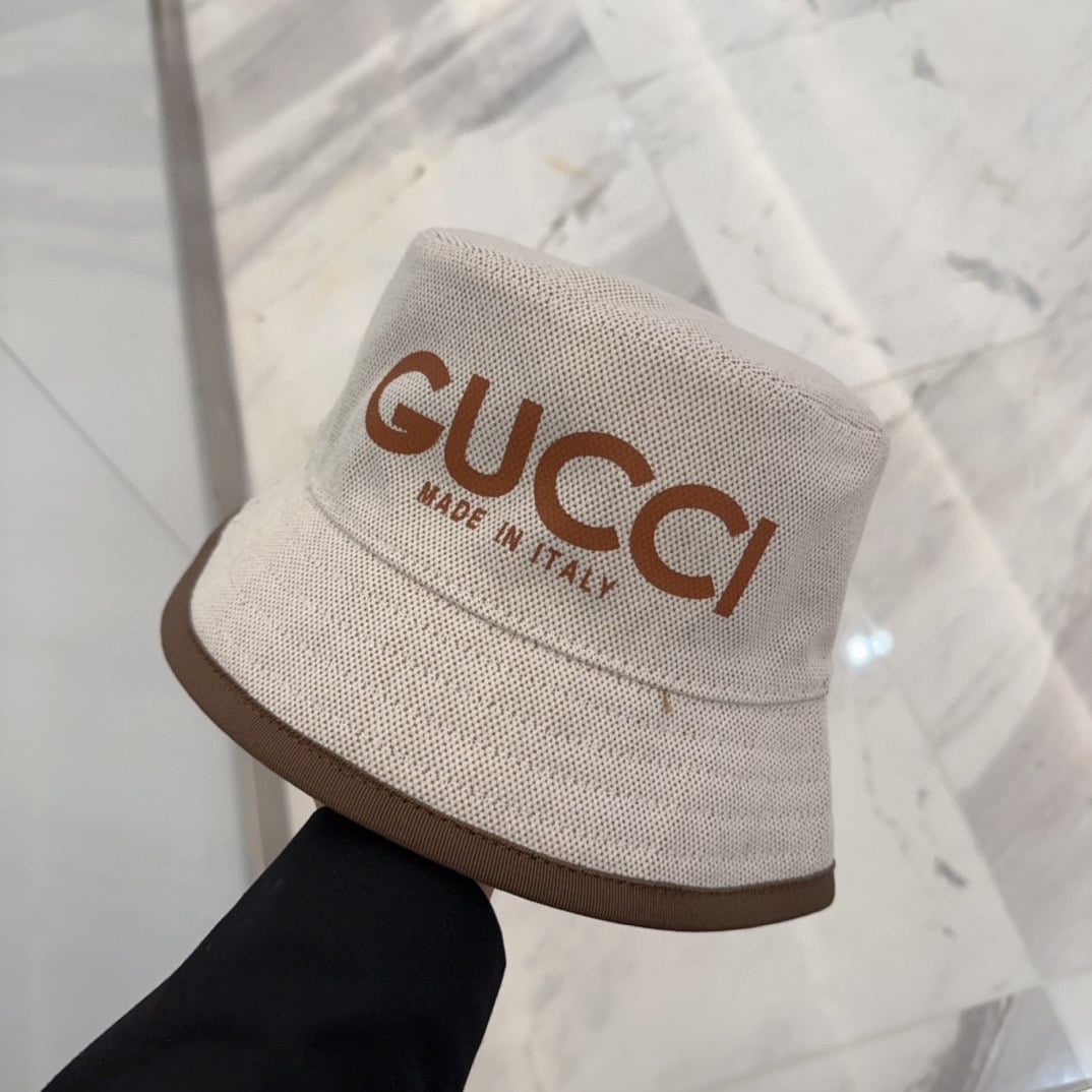 SUMMER SET: GUCCI MEDIUM TOTE BAG WITH GUCCI PRINT BEIGE 28CM & ARNAUD BOB REVERSIBLE BUCKET HAT BEIGE - Image 10