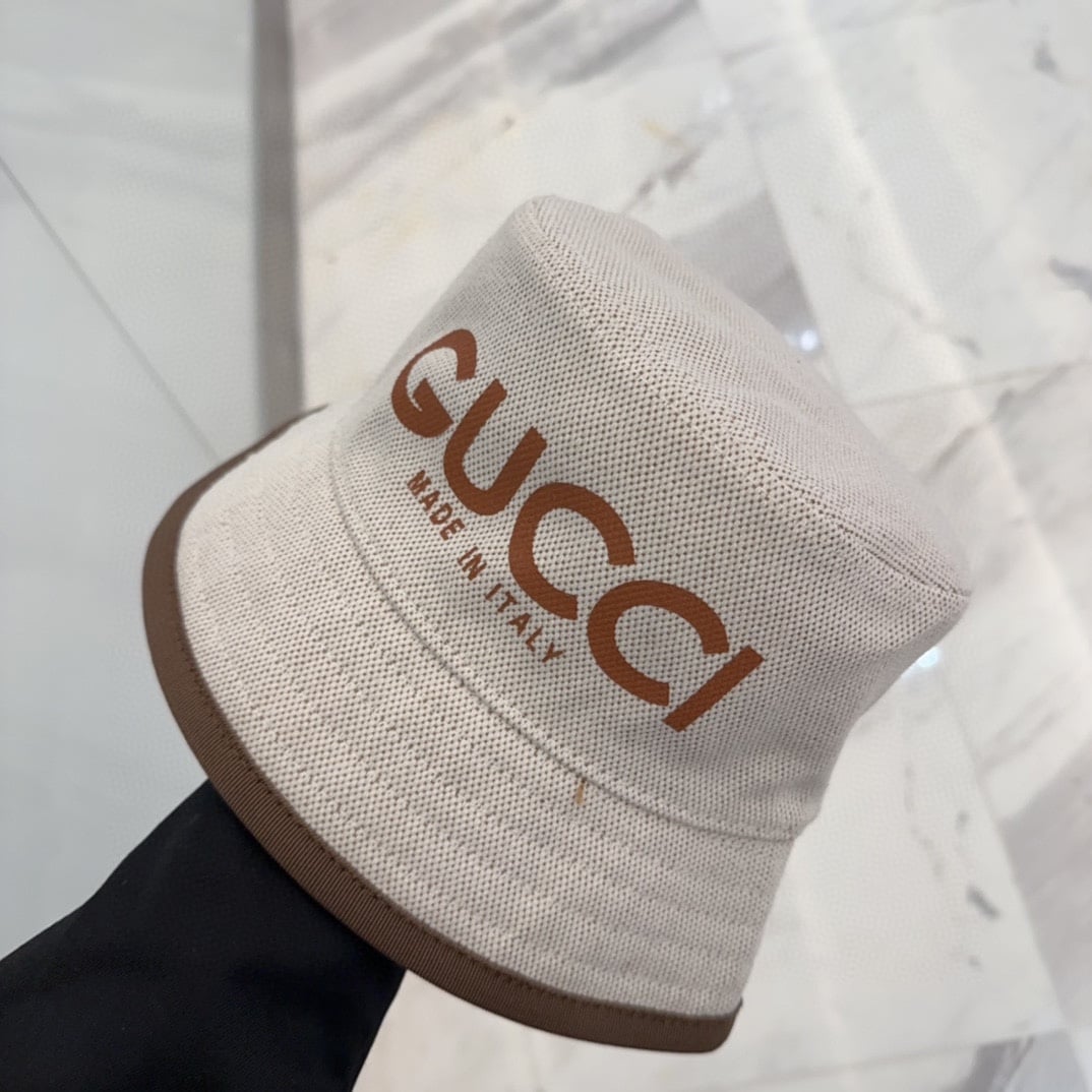 SUMMER SET: GUCCI MEDIUM TOTE BAG WITH GUCCI PRINT BEIGE 28CM & ARNAUD BOB REVERSIBLE BUCKET HAT BEIGE - Image 9