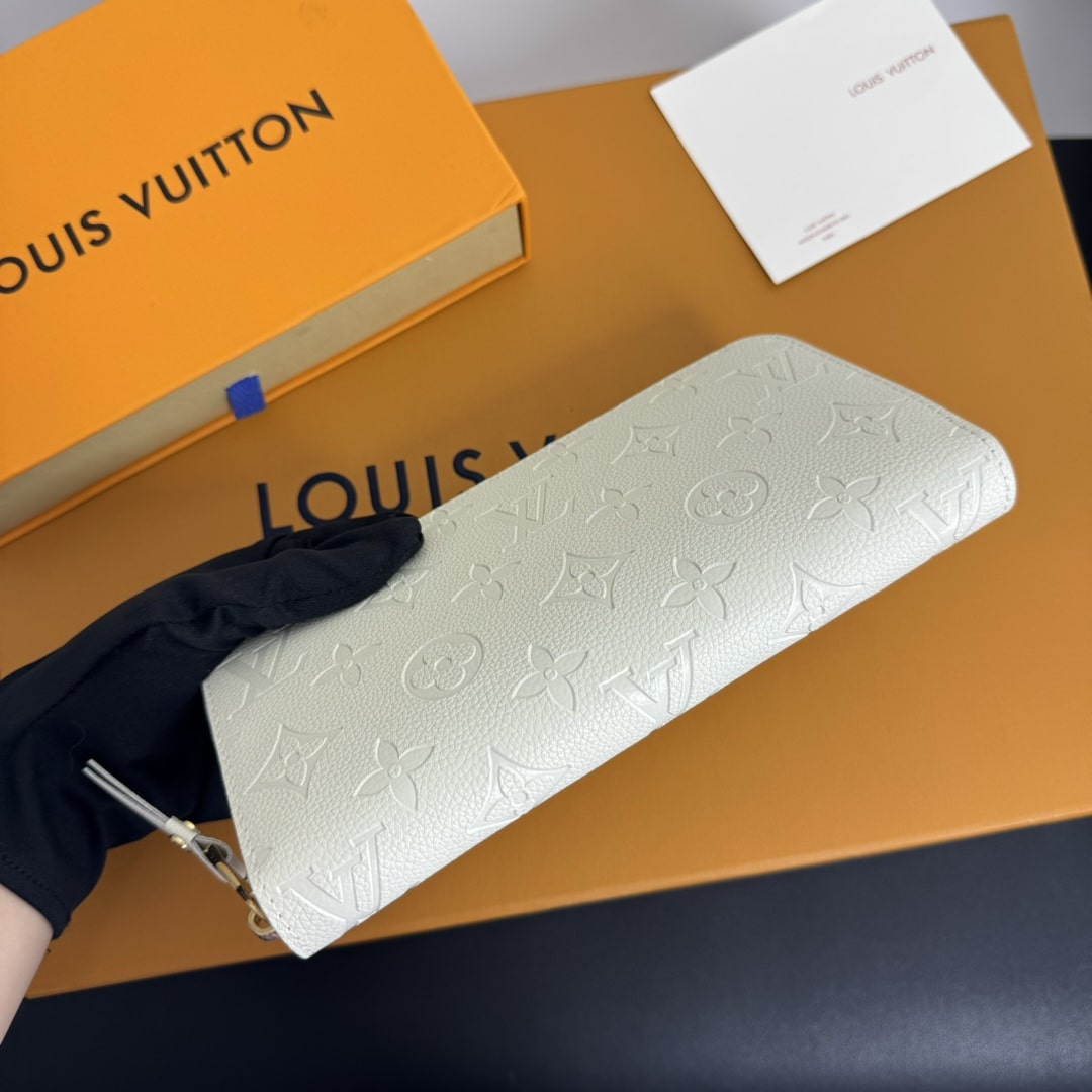 ICONIC SET: LOUIS VUITTON LOW KEY CABAS MM & ZIPPY WALLET - Image 9