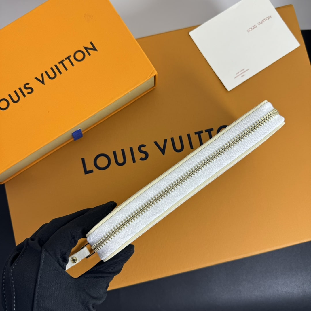 ICONIC SET: LOUIS VUITTON LOW KEY CABAS MM & ZIPPY WALLET - Image 10