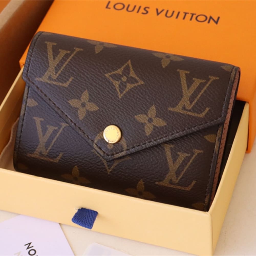 ICONIC SET: LOUIS VUITTON PALM SPRINGS MM & CUSTOMIZABLE VICTORINE WALLET - Image 7