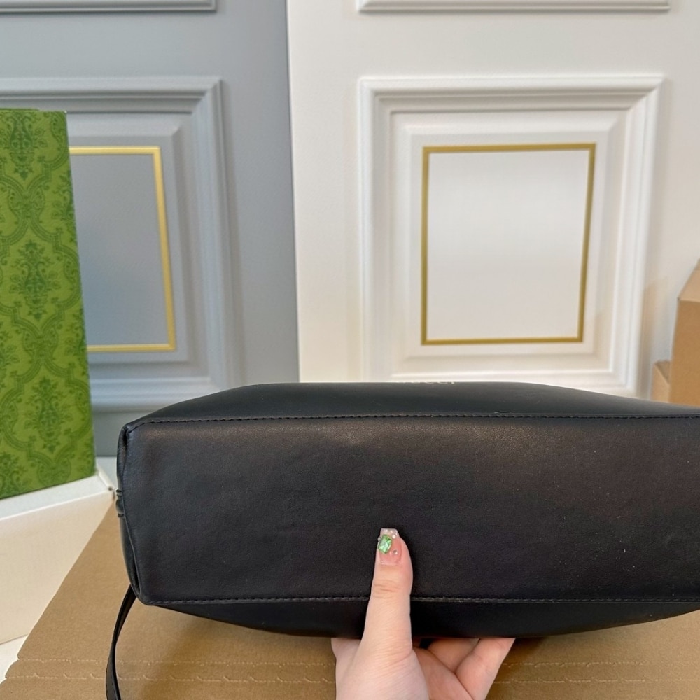 ICONIC SET: GUCCI GG EMBLEM LARGE TOTE BAG & ANIMALIER LEATHER ZIP AROUND WALLET - Image 6