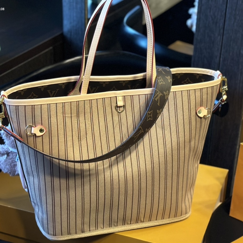 ICONIC SET: LOUIS VUITTON NEVERFULL BANDOULIÈRE INSIDE OUT GM & LV VERTICAL WALLET - Image 5