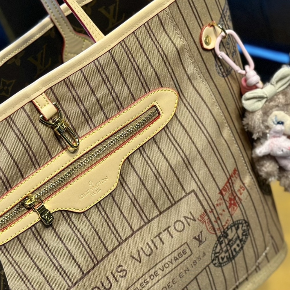 ICONIC SET: LOUIS VUITTON NEVERFULL BANDOULIÈRE INSIDE OUT GM & LV VERTICAL WALLET - Image 4