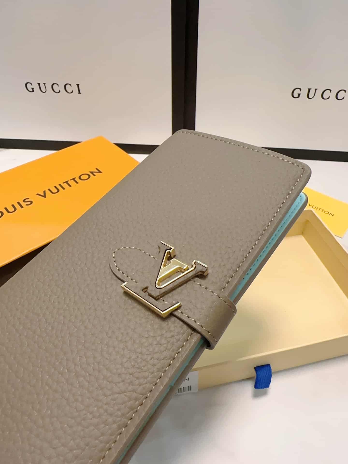 ICONIC SET: LOUIS VUITTON NEVERFULL BANDOULIÈRE INSIDE OUT GM & LV VERTICAL WALLET - Image 9