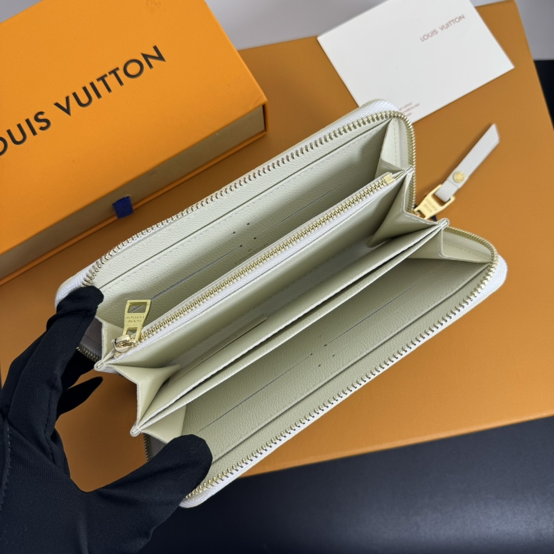 ICONIC SET: LOUIS VUITTON LOW KEY CABAS MM & ZIPPY WALLET - Image 11