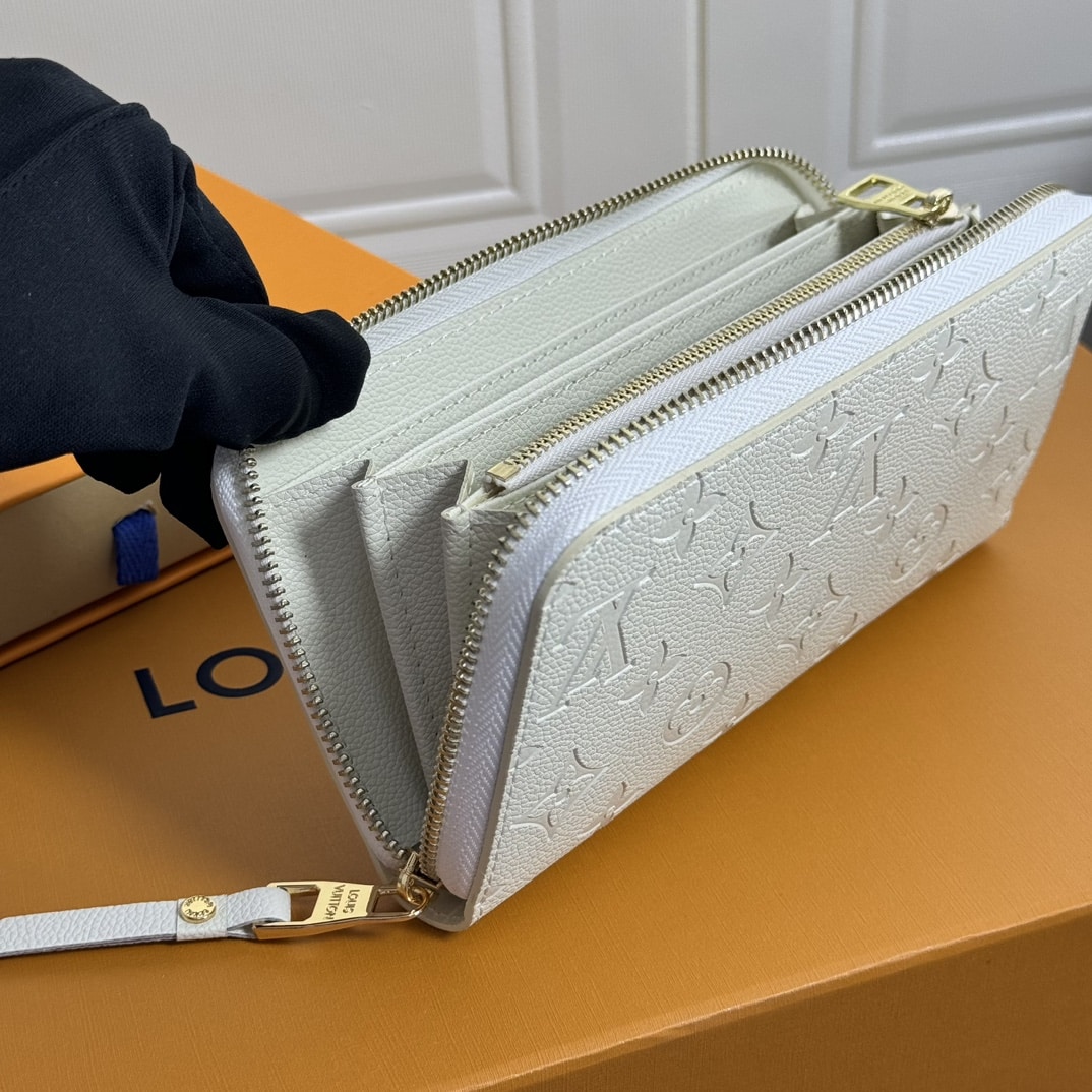 ICONIC SET: LOUIS VUITTON LOW KEY CABAS MM & ZIPPY WALLET - Image 12