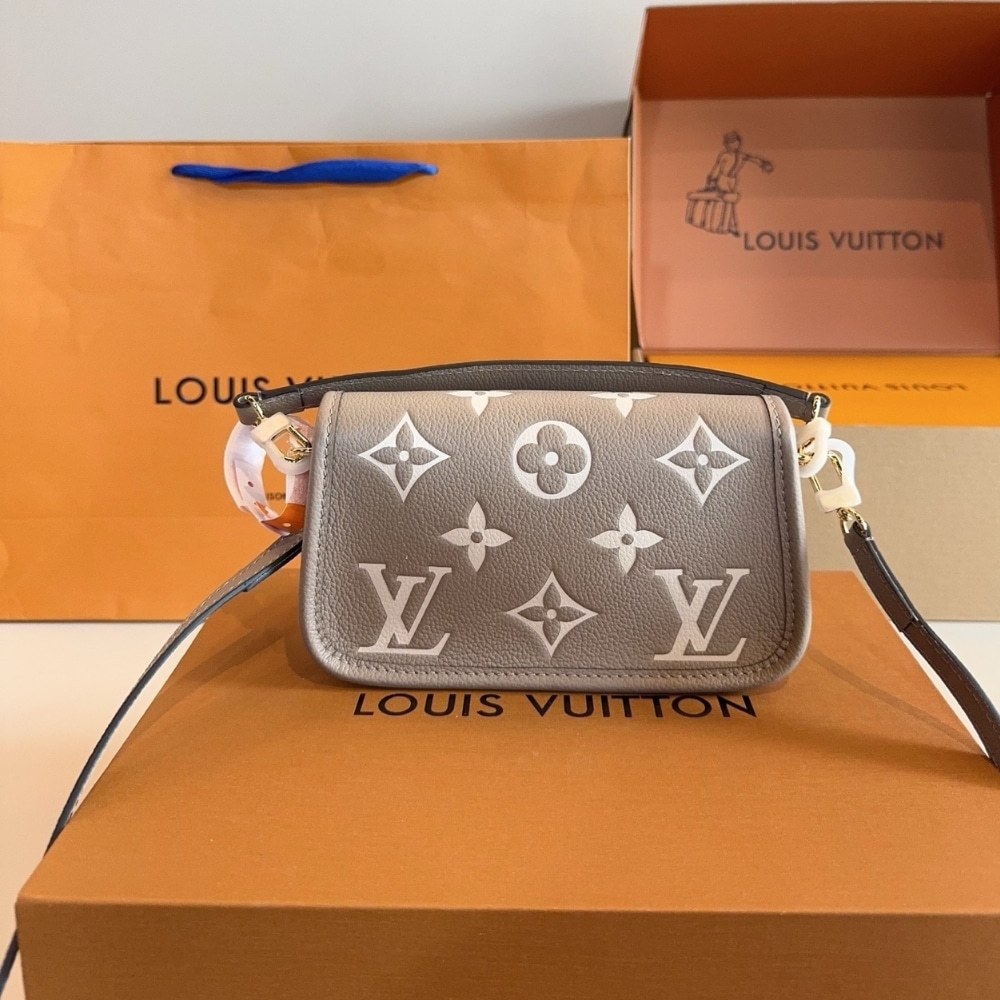 LOUIS VUITTON NANO DIANE BEIGE 19CM M83300 - Image 5