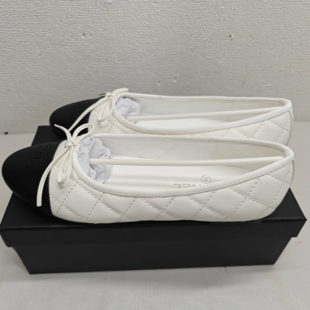 Alternative view of CHANEL BALLERINA WHITE AND BLACK