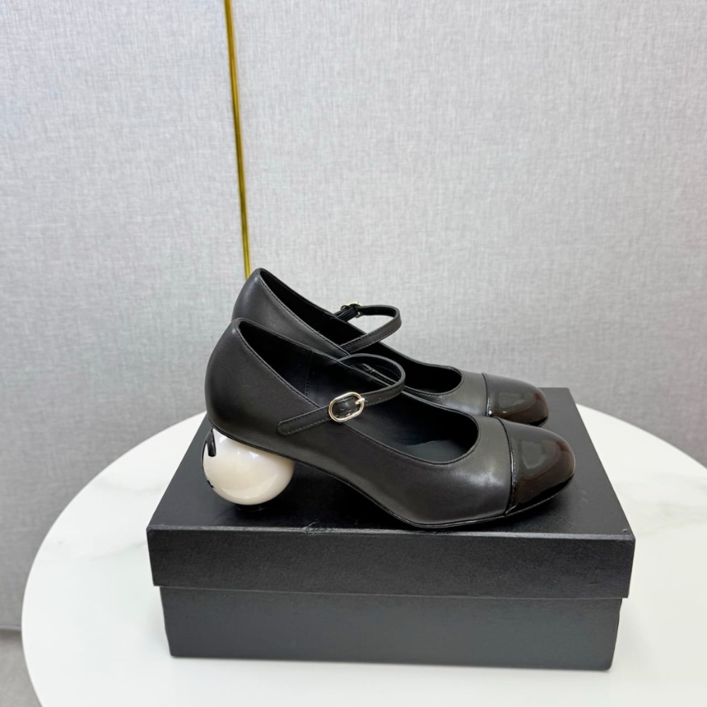 Alternative view of CHANEL MARY JANES PATENT AND IMITATION PEARLS BLACK G46775 B22202 94305