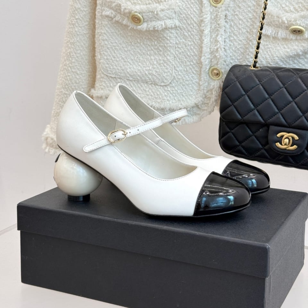Alternative view of CHANEL MARY JANES PATENT AND IMITATION PEARLS WHITE BLACK G46775 B22202 U4186