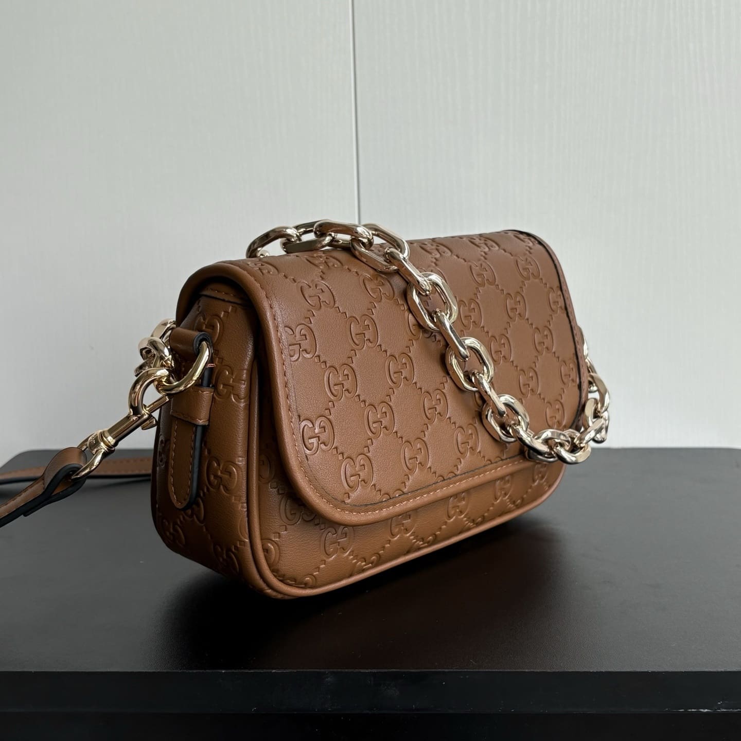 GUCCI GG EMBLEM SMALL SHOULDER BAG BROWN 20CM - Image 4