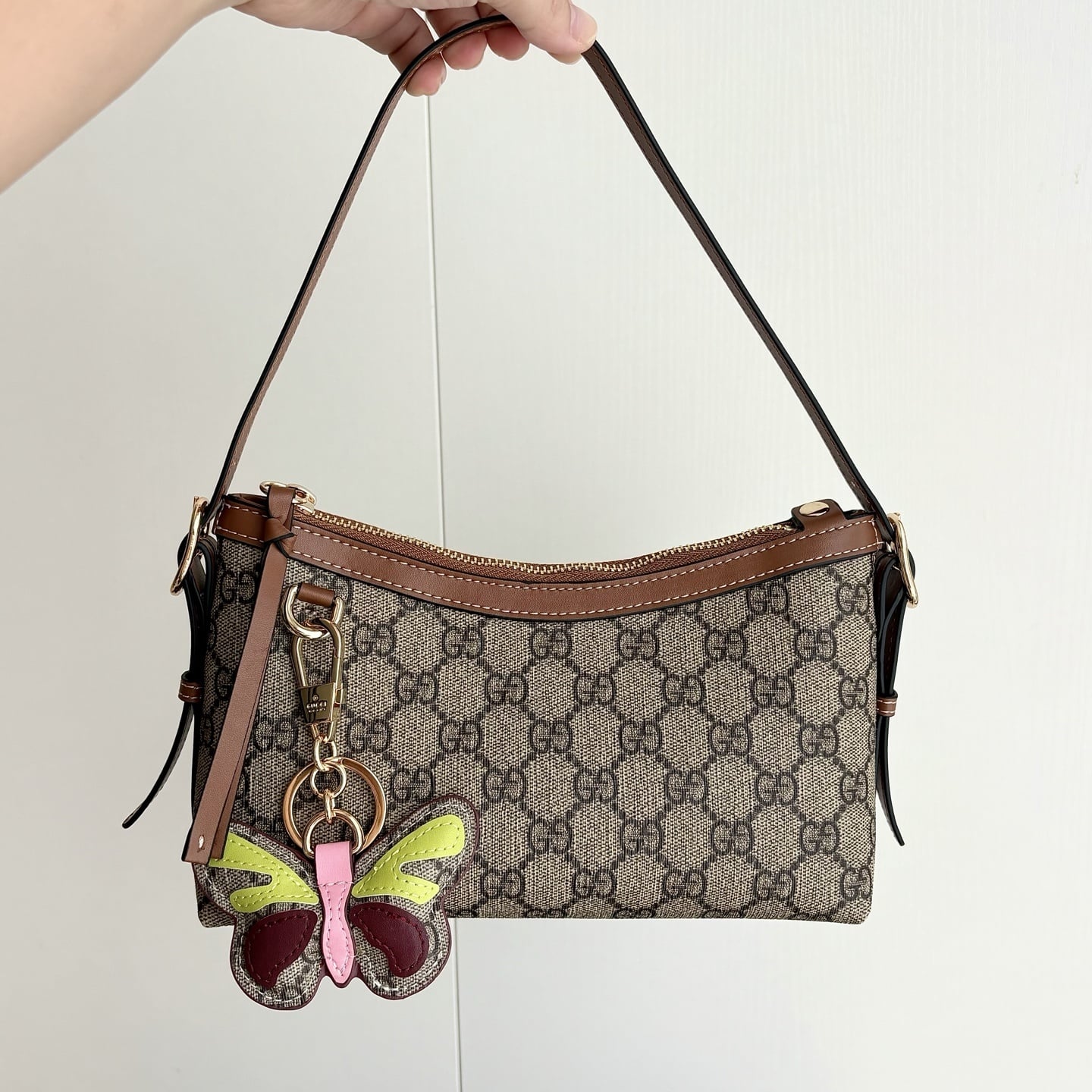 GUCCI GG EMBLEM MEDIUM SHOULDER BAG BEIGE AND DARK BROWN 22CM 847449 FAD6L 9758 - Image 5