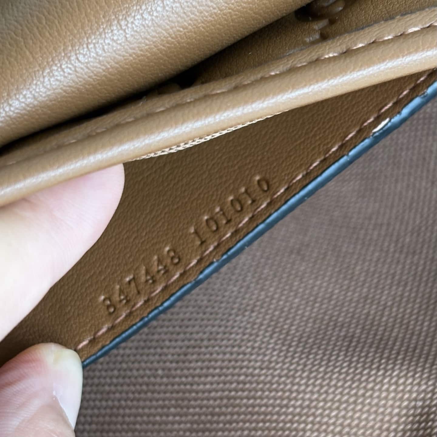 GUCCI GG EMBLEM SMALL SHOULDER BAG BROWN 20CM - Image 9