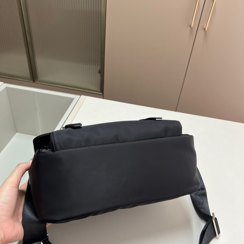 PRADA RE NYLON SHOULDER BAG BLACK 30CM 1BD953 RV44 F0002 V B1M - Image 5