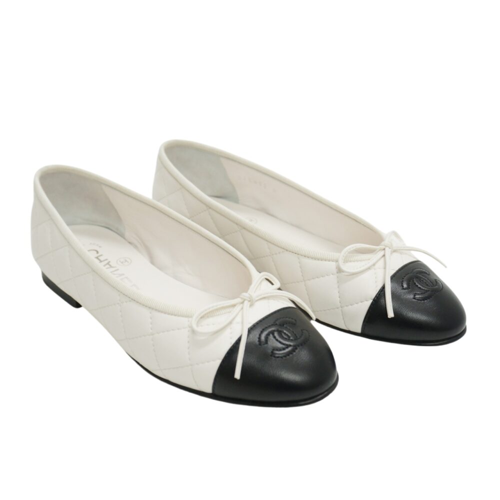 CHANEL BALLERINA WHITE AND BLACK