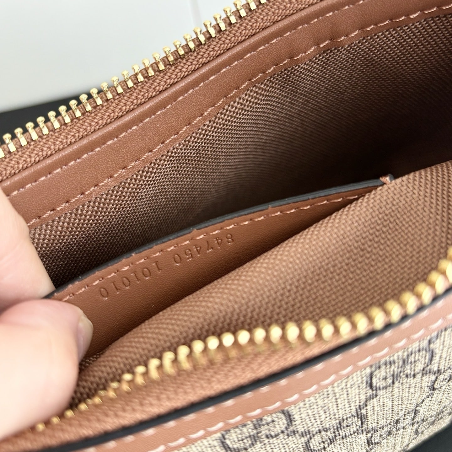 GUCCI GG EMBLEM MEDIUM SHOULDER BAG BEIGE AND DARK BROWN 22CM 847449 FAD6L 9758 - Image 10