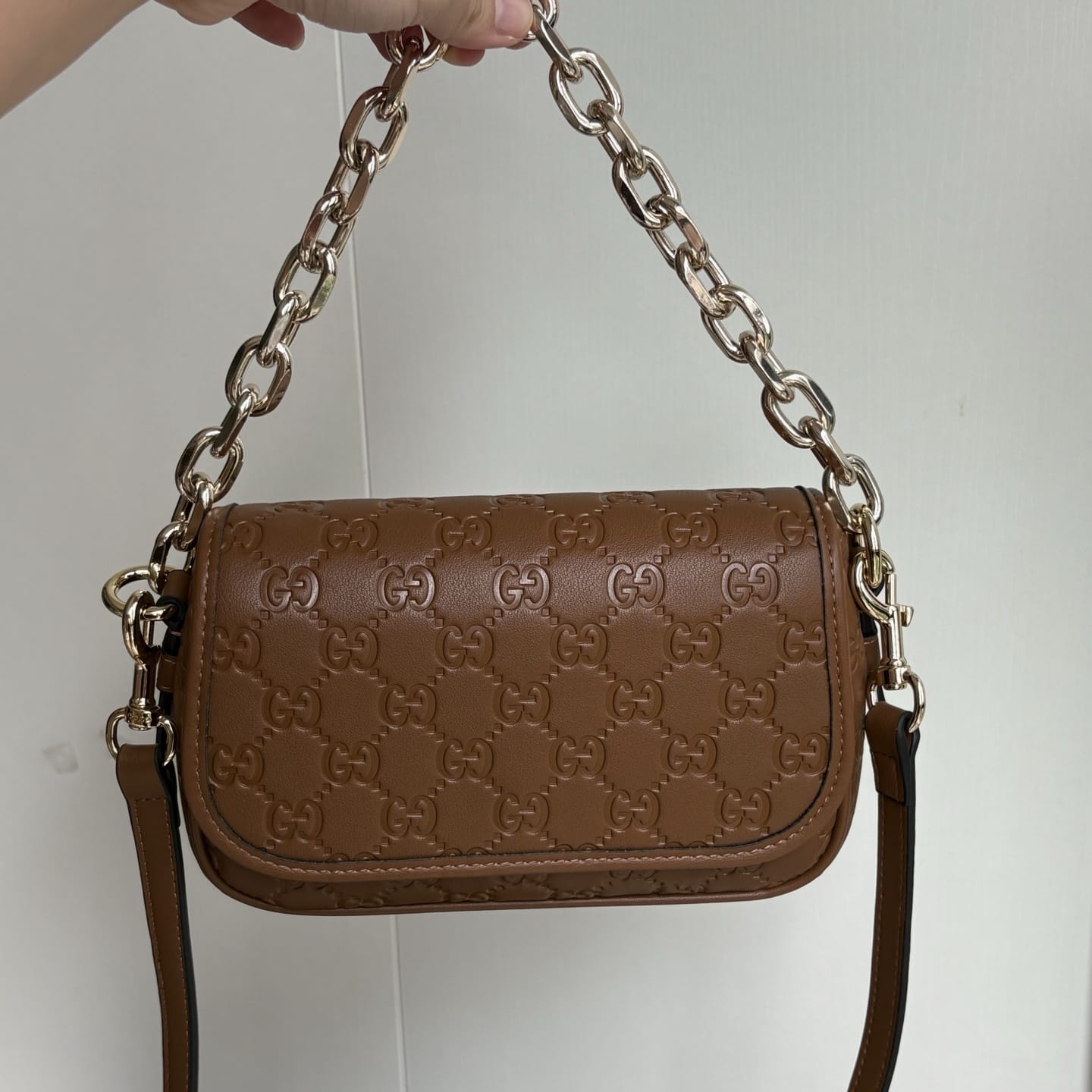 GUCCI GG EMBLEM SMALL SHOULDER BAG BROWN 20CM - Image 3