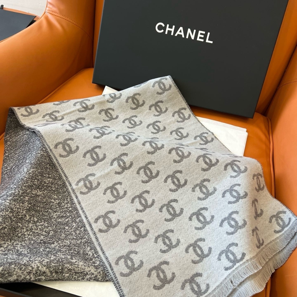 Alternative view of CHANEL 24B FULL CC SCARF GREY AND BLACK 180CM