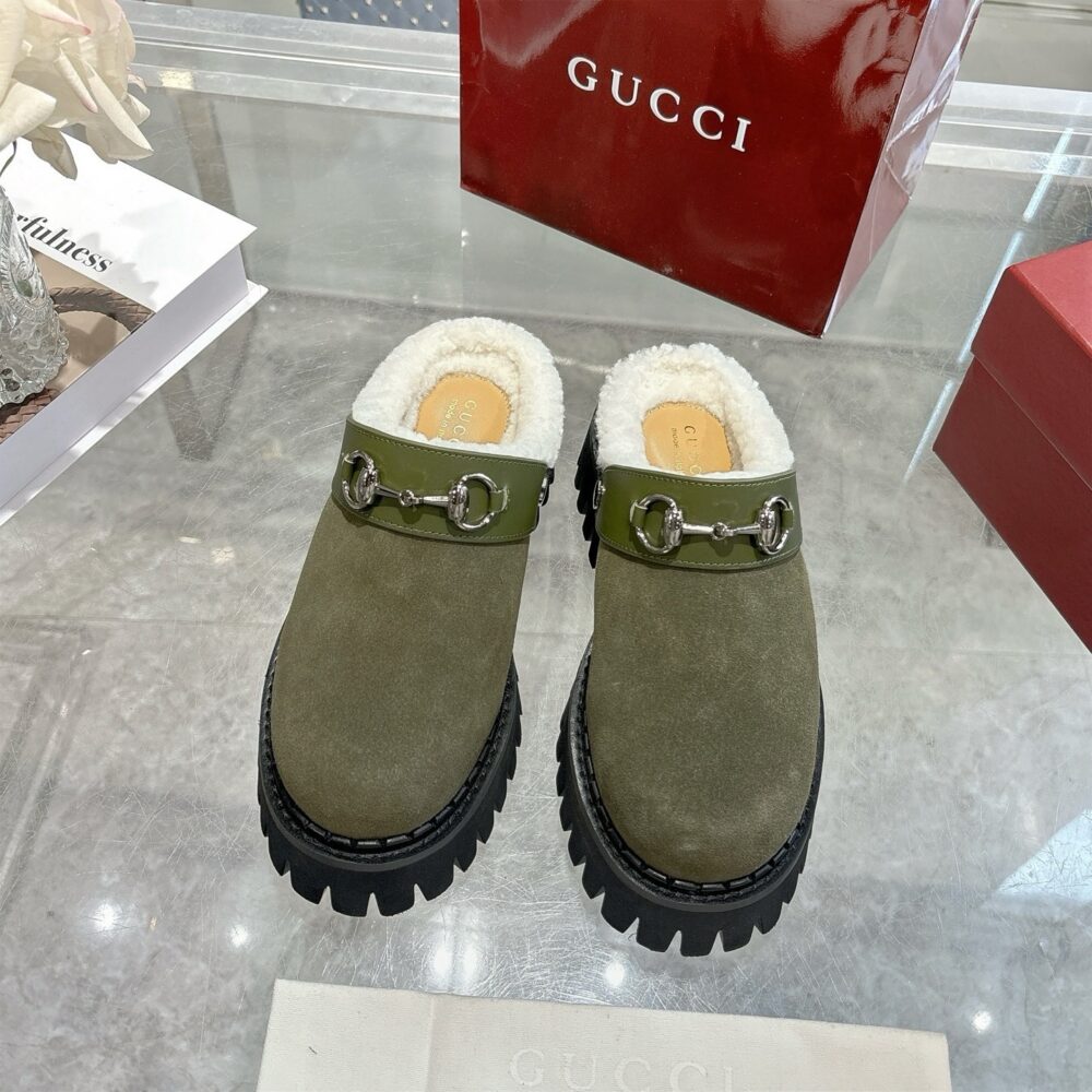 Alternative view of GUCCI HORSEBIT SHEARLING MULES IN DARK GREEN SUEDE