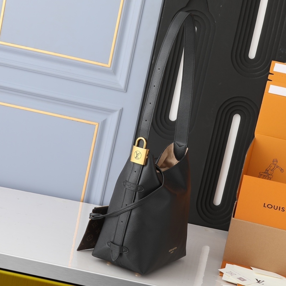 LOUIS VUITTON LOW KEY HOBO PM BLACK 28CM M25352 - Image 5