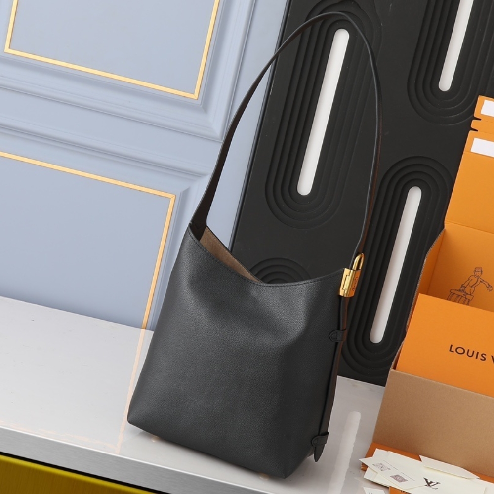 LOUIS VUITTON LOW KEY HOBO PM BLACK 28CM M25352 - Image 3