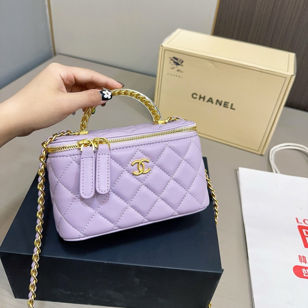 Alternative view of CHANEL MATELASSE VANITY PURPLE GOLD HARDWARE 18CM