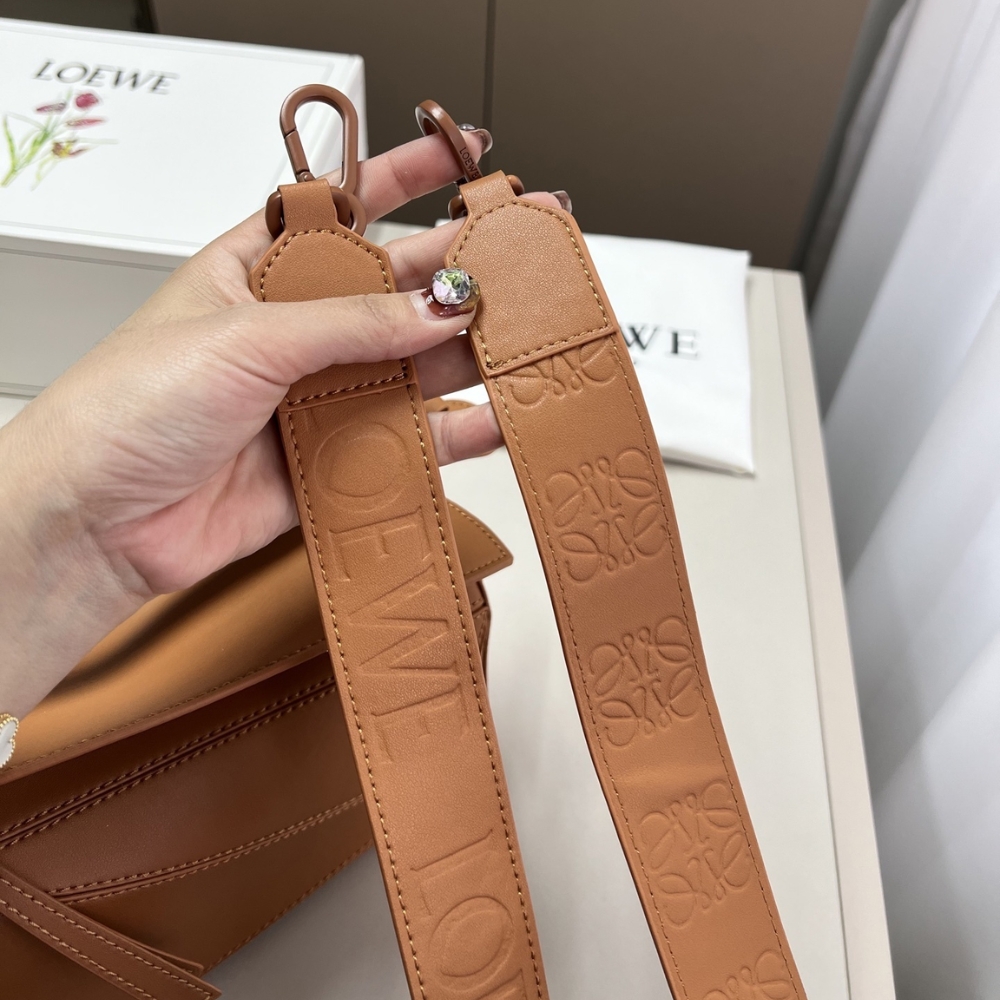 LOEWE SMALL FEATHERLIGHT PUZZLE BAG BROWN 24CM A510PLSX01 3565 - Image 9