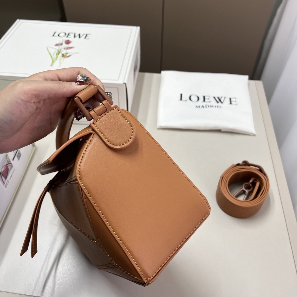 LOEWE SMALL FEATHERLIGHT PUZZLE BAG BROWN 24CM A510PLSX01 3565 - Image 8