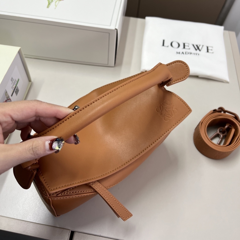 LOEWE SMALL FEATHERLIGHT PUZZLE BAG BROWN 24CM A510PLSX01 3565 - Image 7