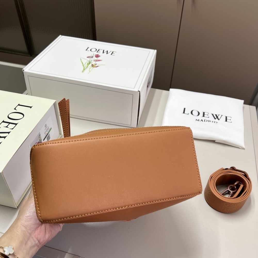 LOEWE SMALL FEATHERLIGHT PUZZLE BAG BROWN 24CM A510PLSX01 3565 - Image 5