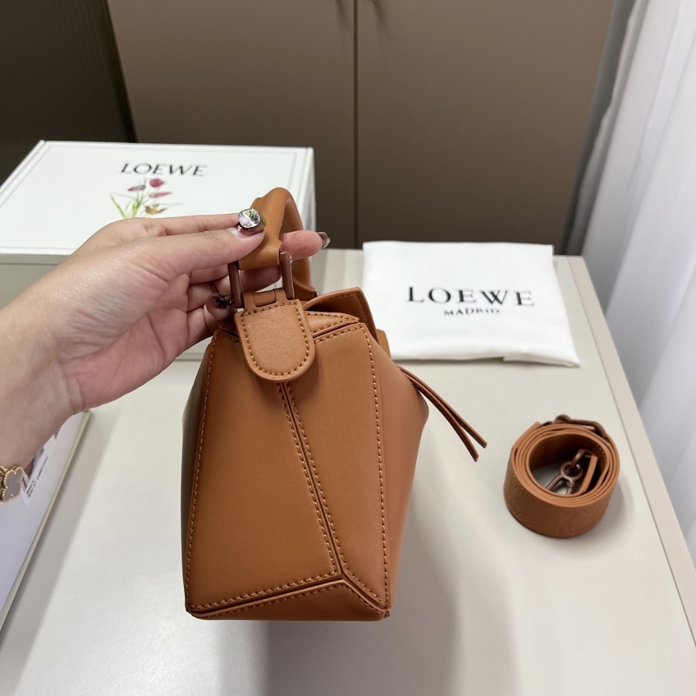 LOEWE SMALL FEATHERLIGHT PUZZLE BAG BROWN 24CM A510PLSX01 3565 - Image 4